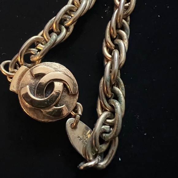 CHANEL - Picture 4 of 4